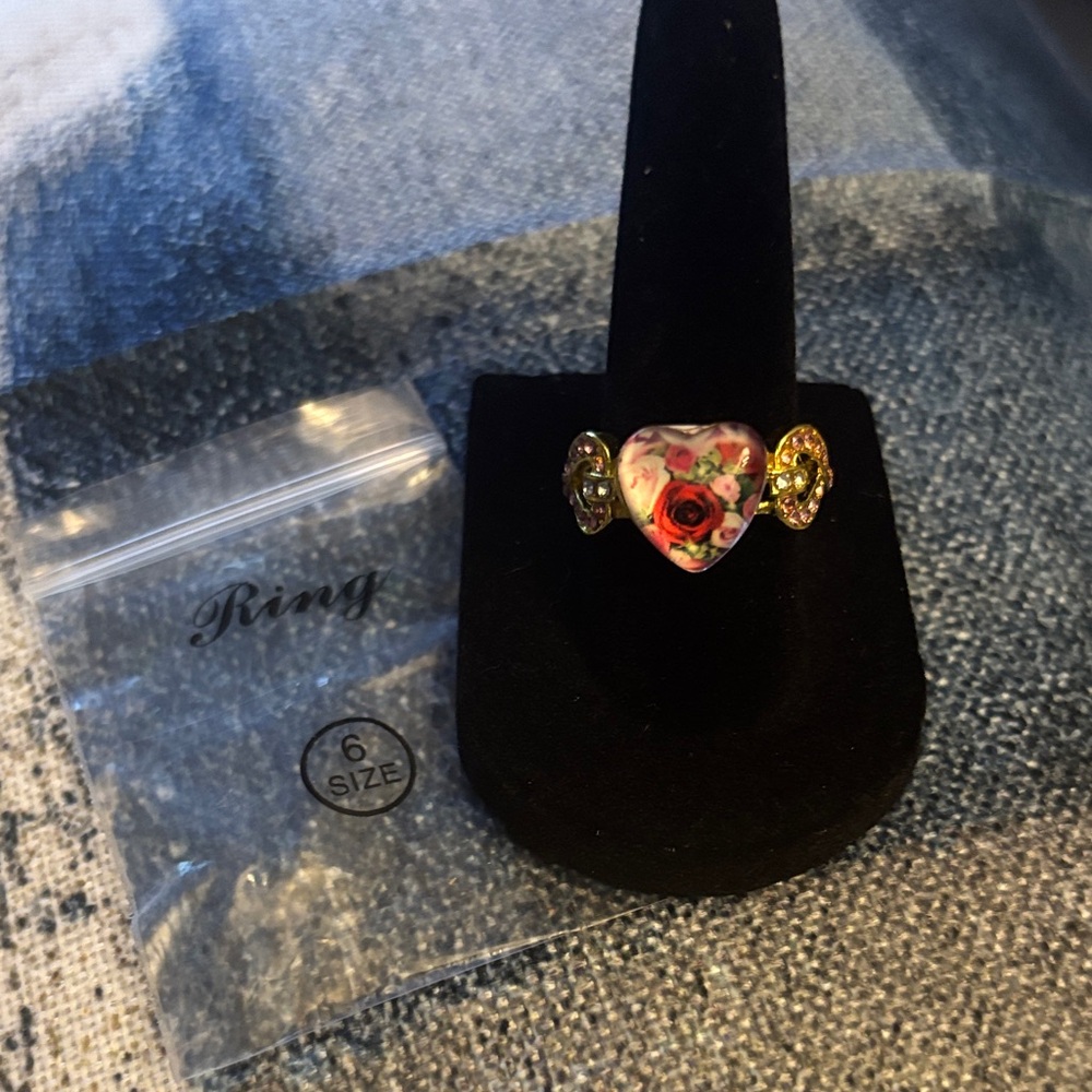Heart Floral Enamel Ring in Pink and Gold - Unbranded